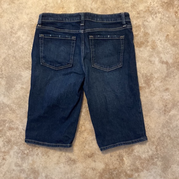 Never worn Gap Bermuda Jean shorts - Picture 2 of 4
